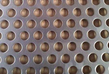 鋁(lü)闆沖孔(kong)網變黑(hēi)如何處(chu)理