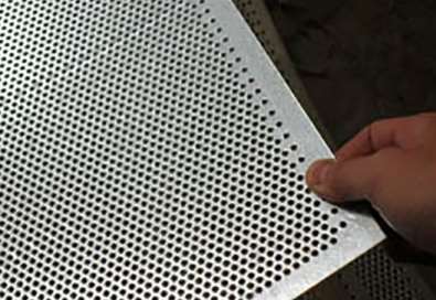 淺析不(bú)鏽鋼沖孔網的粘(zhan)接方式