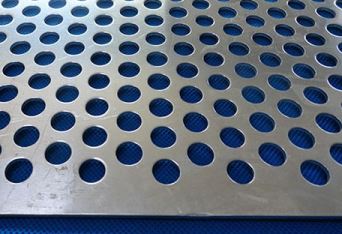 如(rú)何保證不鏽鋼(gang)沖孔網的平整(zheng)度